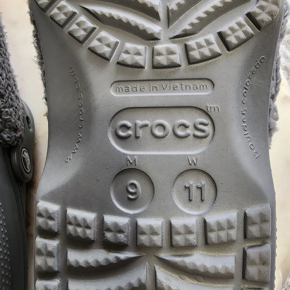 Crocs Classic Fuzz Mania Unisex Faux Fur Clogs Size Men's 9 Women's 11 Grey - Picture 10 of 11